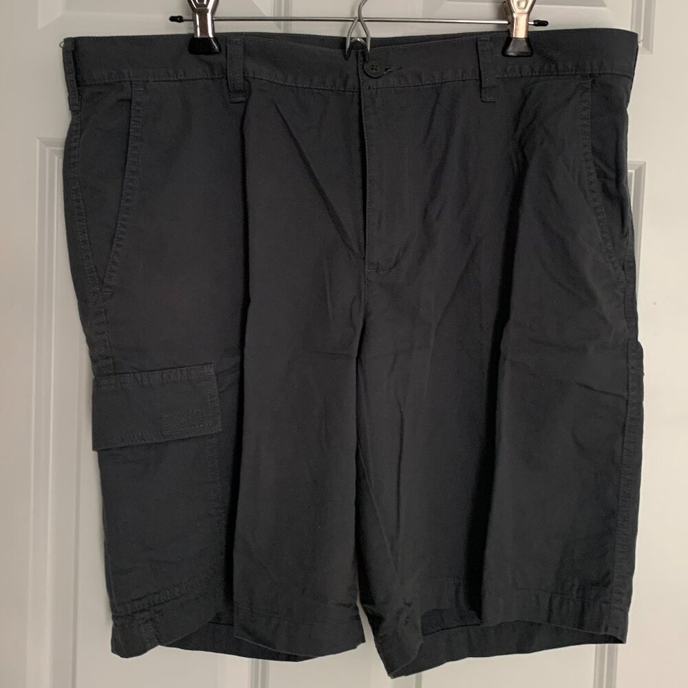Columbia Men's Red Bluff shorts (38x10)
